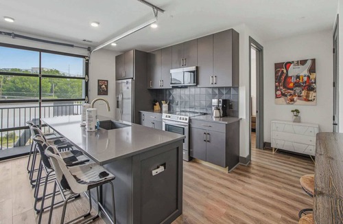 Rolling Mill Hill Condo | Muse | Sleek & stylish condo with central AC, full kitchen & fitness room