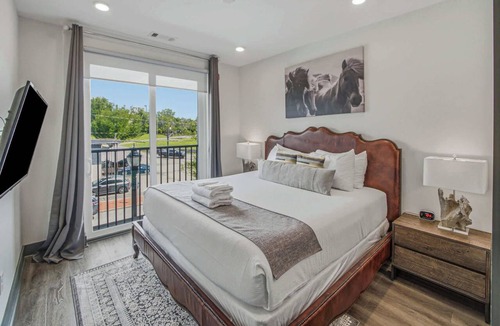 Rolling Mill Hill Condo | Muse | Sleek & stylish condo with central AC, full kitchen & fitness room