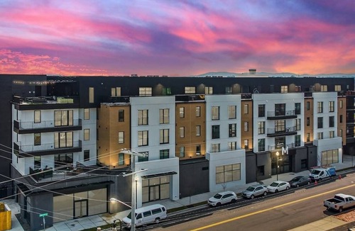 Rolling Mill Hill Condo | Muse | Sleek & stylish condo with central AC, full kitchen & fitness room