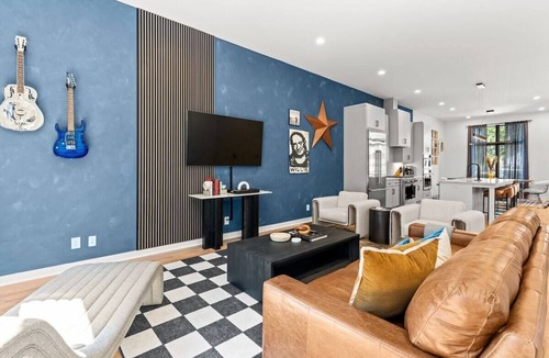 Midtown House | Music Row 1511–Downtown Nashville–Sleeps 8
