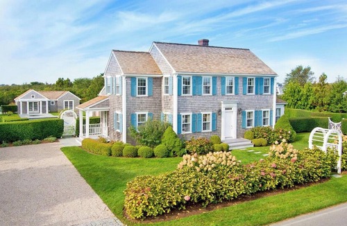 Monomoy House | Nantucket compound in Monomoy with a pool, 2 min walk to Monomoy beach