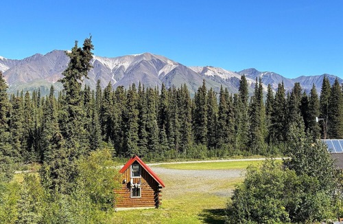 Slana Cabin | National Park Stay: Immerse yourself in Alaska's biggest park with modern comforts and no crowds. Family-friendly, pets OK!