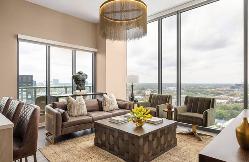 Midtown Apartment | *New* 26th Floor Corner - Goldfinger by ALR