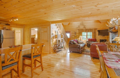 Hiawassee House | New Kitchen, EV charging, great reviews 3 levels, privacy2 fireplaces,hottub
