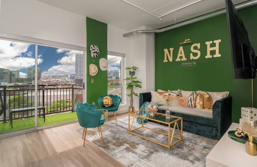 Sobro Condo | New luxurious - Upscale apt in downtown Nashville!