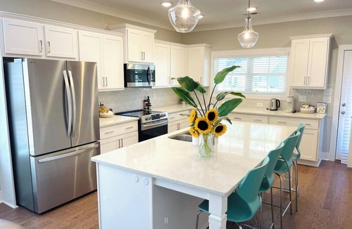 Marietta House | New Modern 3BR Home Near Marietta Sq | Fenced Yard | Pets Welcome