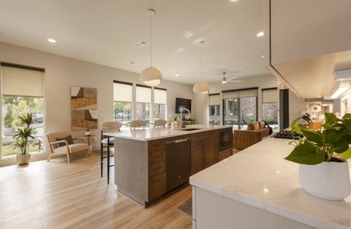 Historic Edgefield House | New Urban Resort Pool + Bar, Gym & Sauna