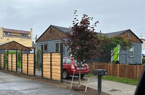 North Star House | Newly Remodeled Charming Cozy 3-bedroom house in Anchorage with WiFi