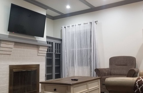 Milton House | Newly Renovated Open-Concept living space, close to Boston, plenty of parking
