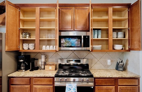 Wetmore House | Nice & Cozy home: Central location, minutes to Six Flags, Golf clubs, Sea World
