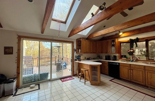 Foxboro House | No car needed! 10min to stadium/trains. Huge property, 2br well equipped home