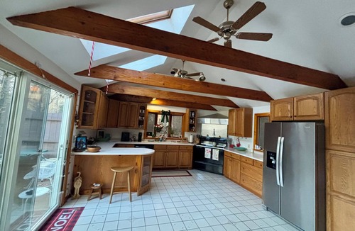 Foxboro House | No car needed! 10min to stadium/trains. Huge property, 2br well equipped home