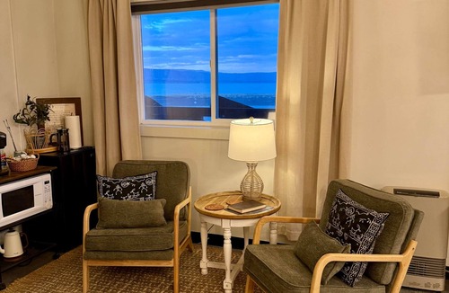 Homer Hotel | Northern Lights Suite - View of Kachemak Bay in Homer Alaska