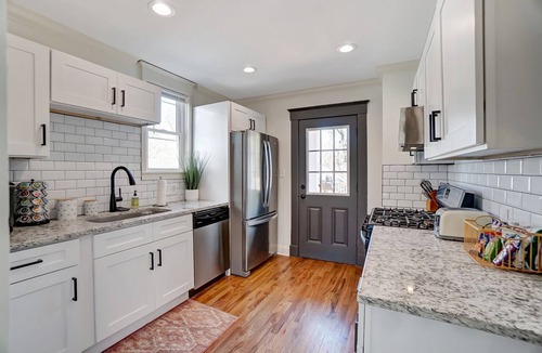 Oakley House | Oakley Square 3BR Completely Remodeled - Walkable