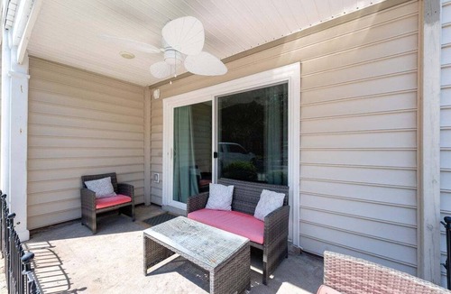 Demere Park Apartment | Ocean Walk Retreat | Heated Pool Condo Near St. Simons Village