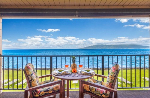 Honokowai Condo | OCEANFRONT 1 Bdrm Condo next to the water! Air conditioned - Kaleialoha 209