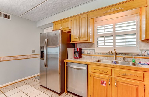 Fernandina Beach Condo | Oceanfront 2br/2b with private fishing pier, pool, tennis & pickleball courts
