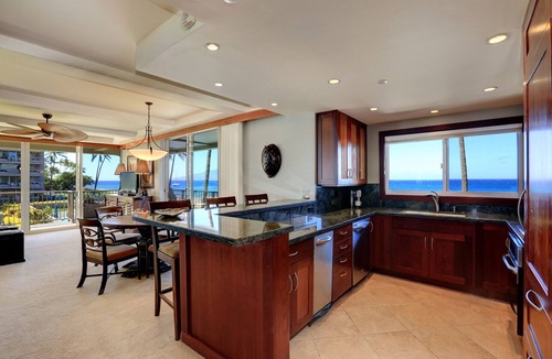 Kaanapali Condo | Oceanfront Corner Unit - #201 - Panoramic Ocean View - Over 180 "5" star reviews