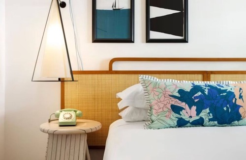 Historic Seaport Hotel | Old Town Key West Hideaway with Poolside Fun!