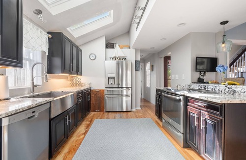 Onset House | Onset Oasis 2 min walk to beach, Sleeps 14, HUGE yard w/lawn games & 2 grills!
