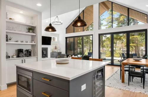 Roslyn House | Panorama Pines in Suncadia- Hot Tub, BBQ, Firepit, Outdoor Seating, Fully Equipped Kitchen, Smart TVs, Hi-speed Wi-Fi