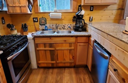 Funny River Cabin | Papa Bear Cabin-Close to Kenai River- sleeps 10- Alaska Building a Dream