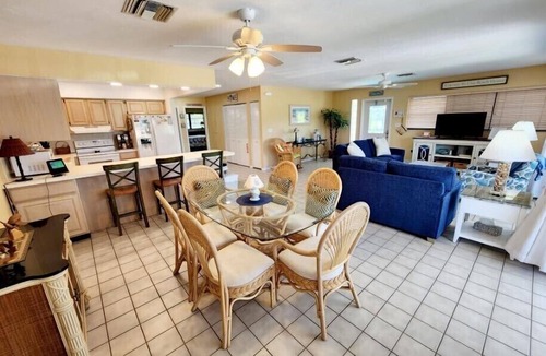Key Colony Beach House | Peace of Paradise- Inch Beach membership, private pool, beach views from porch!