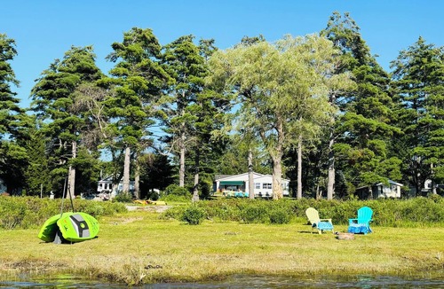Broadalbin House | Peaceful 3-Bedroom Lake House with Stunning Sunset Views