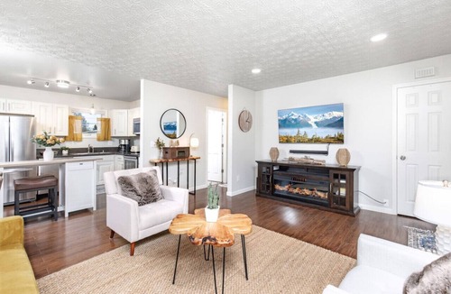 Bayshore - Klatt House | Peaceful Anchorage Bungalow Near Airport, Shops & Dining