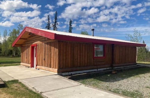 Big Delta Cabin | Peaceful cabin on gravel pits