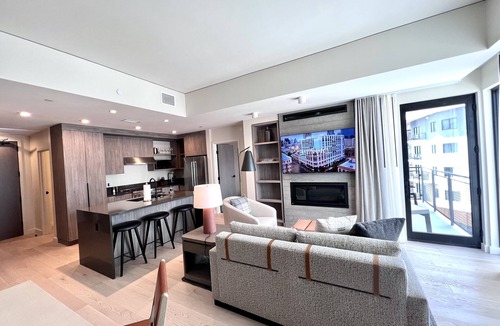 Park City Resort | Pendry Residence~New Onsite Gondola ~SKI-IN SKI-OUT~ROOF TOP POOL~2 Kings~3 Bath