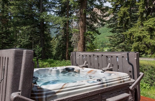 Purgatory House | Pet Friendly Cabin on Pond on 1 Acre - Hot Tub - 2 Miles from Purgatory
