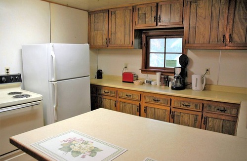 Cooper Landing Cabin | Pet-Friendly Cottage with a Wood-Burning Stove in Chugach National Forest, Alaska