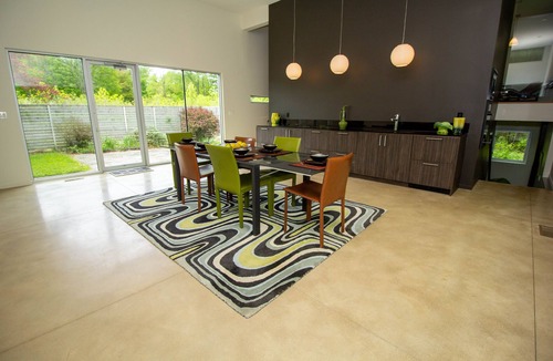 La Porte House | Pet friendly, Modern, Unique - Near Orchards & Lakes