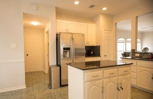 Valley Ranch House | Pet friendly Spacious 4 Bedroom home with large, fenced backyard, located to DFW airport, restaurants and shops