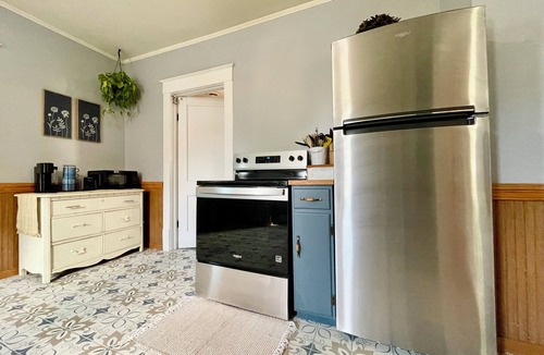 Port Clinton House | *Port Clinton*3 BedRM*SunRM*Fenced Yard*Near Beach/Park/Lighthouse/Restaurants*