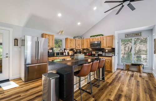 McGaheysville Cabin | PRIME dates available! Super Low Pricing-Luxury Mountain Home - Sleeps 14,