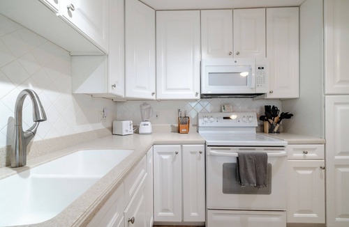 Key Colony Beach Condo | Pristine Oceanview Condo with Private Beach and Heated Pool