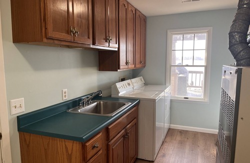 Syracuse House | Private 285’ Lakefront - End-of-Drive - Multi-Family Retreat - Sleeps 12 -