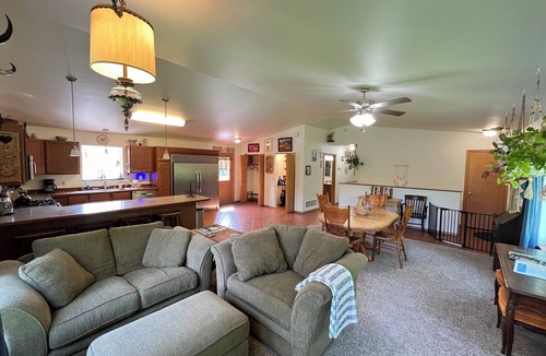 Palmer House | Private 5-Bed/2.5-Bath Home w/Full Kitchen, Steam Sauna, Wi-Fi, and Laundry