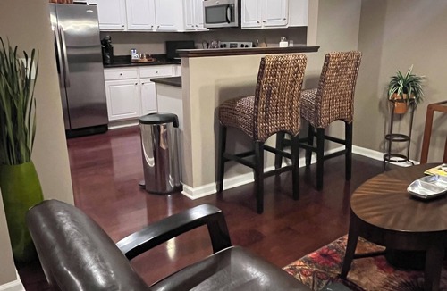 Tuttle West Apartment | Private Apt 1Bdrm Queen, Den + Futon Onsite Eatery, Gym, Dog Park, Walk 2 Stores