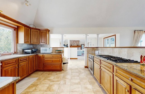 Prides Crossing House | Private beachfront escape on Coffins Beach w/amazing views & private beach