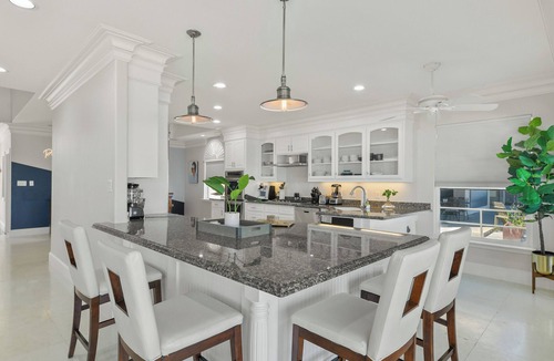 Clear Lake Shores House | Private Pier & Pool/5 min to Kemah Boardwalk