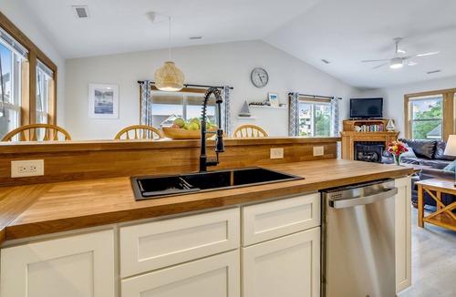 Duck House | Private Pool, Hot Tub, Den, Community pool & Tennis