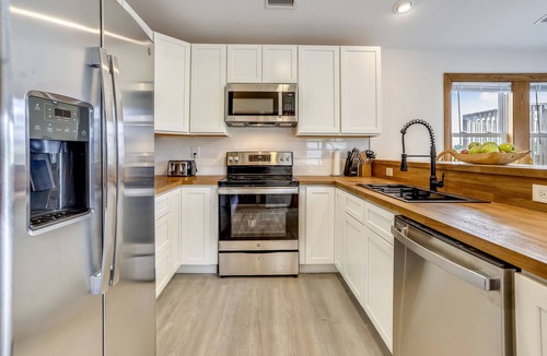 Duck House | Private Pool, Hot Tub, Den, Community pool & Tennis