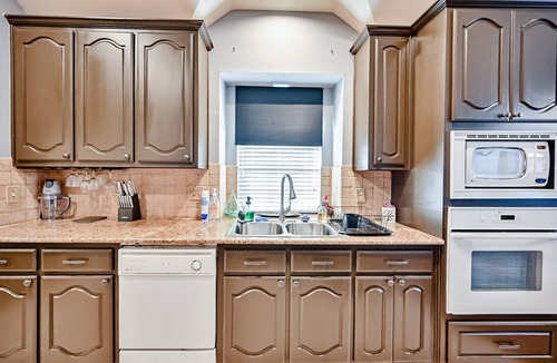 South Arlington House | PRIVATE POOL w/Full Amenities in Mansfield & near Joe Pool LK