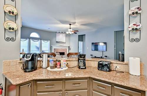 South Arlington House | PRIVATE POOL w/Full Amenities in Mansfield & near Joe Pool LK