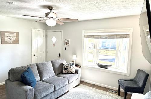 Summit Station House | Private Ranch - Entire Home - 3 Bed Room - Hot Tub - King Bed - Fenced Yard - Pets & Kids Welcome - Game Shed - Free WiFi