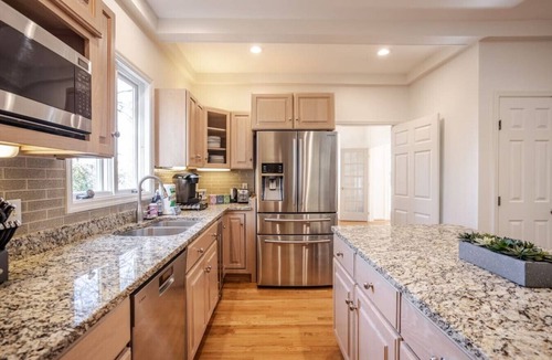 Mount Lookout House | Private, Serene Mt Lookout 5B Retreat w/Garage & EV Charger