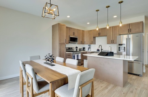 Williston House | Professional Base in Williston! New-Build Townhome